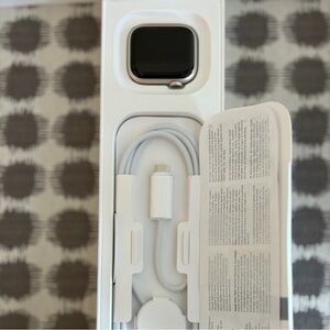 Apple 9 Series GPS & Cellular 41mm Starlight Watch w/ 2 Watchbands